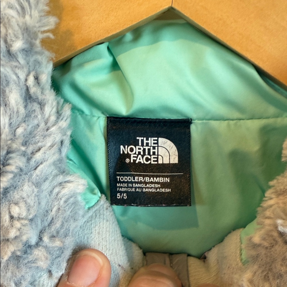 The North Face Kids Silver Puffer Jacket - Picture 6 of 8